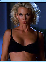 Naked Celebrity, Kelly Carlson